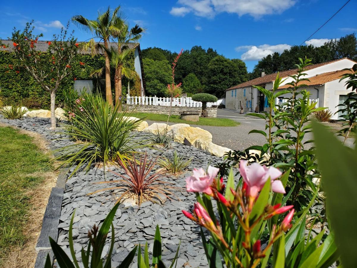 Les Cuves - Saintes Bed & Breakfast Chaniers Exterior photo