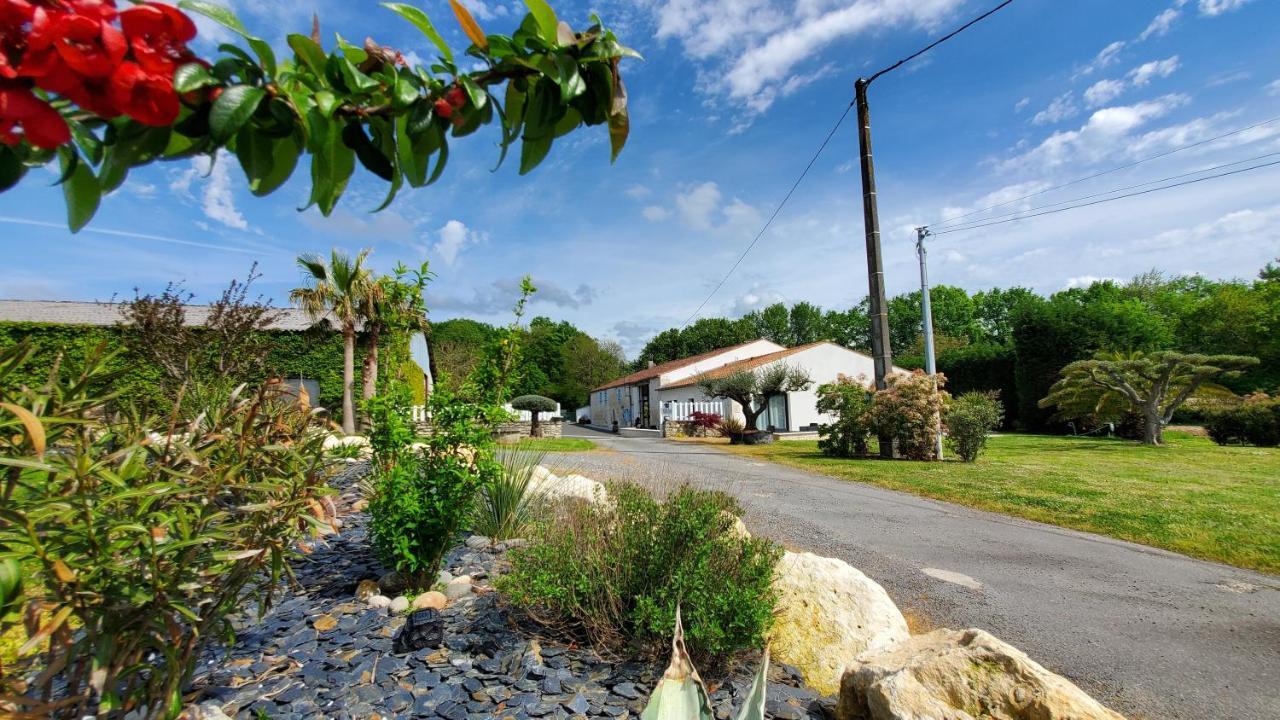 Les Cuves - Saintes Bed & Breakfast Chaniers Exterior photo